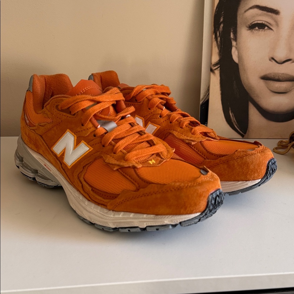 New Balance 2002 R - Picture 2 of 4